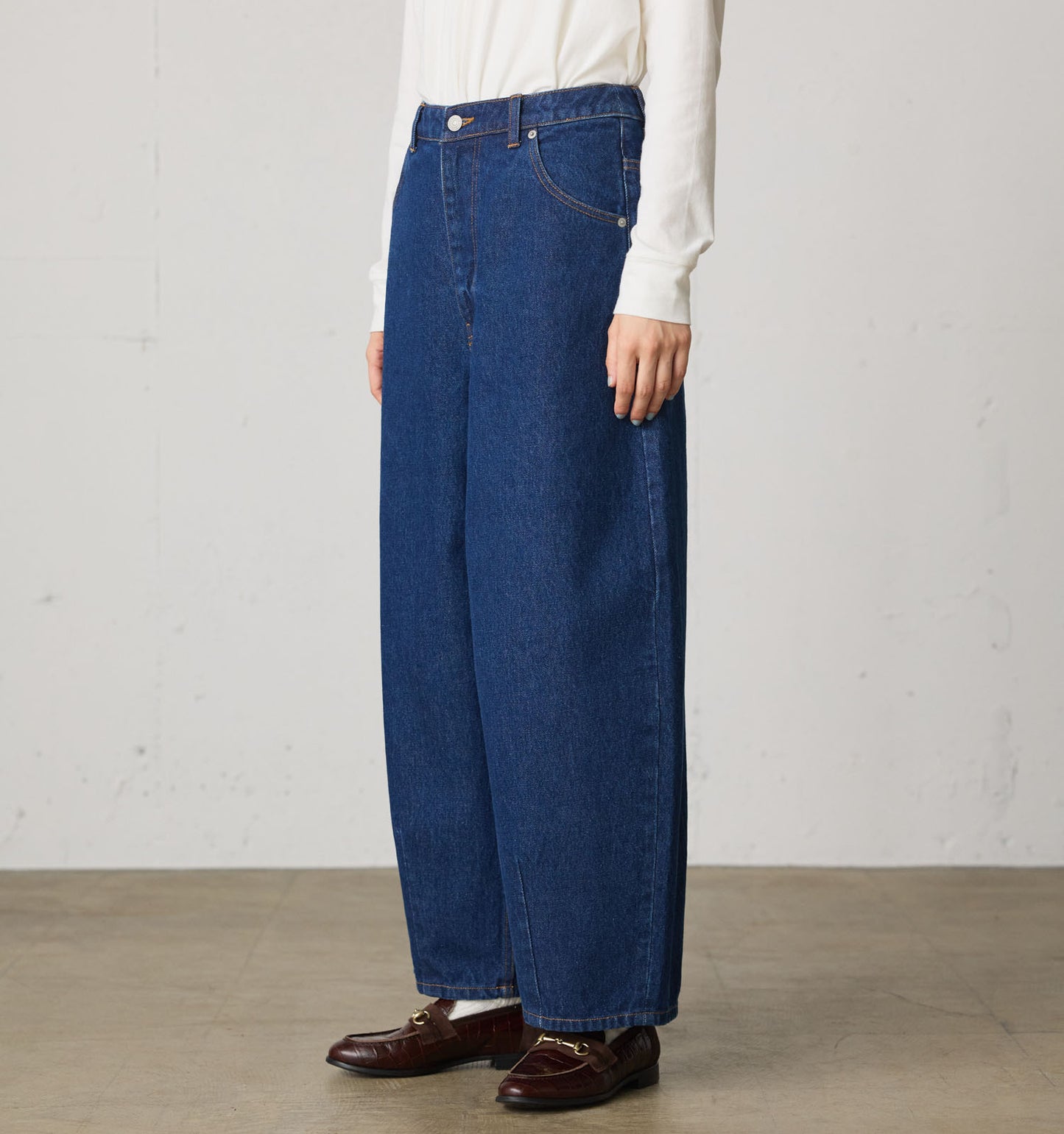 hi-waist curved denim