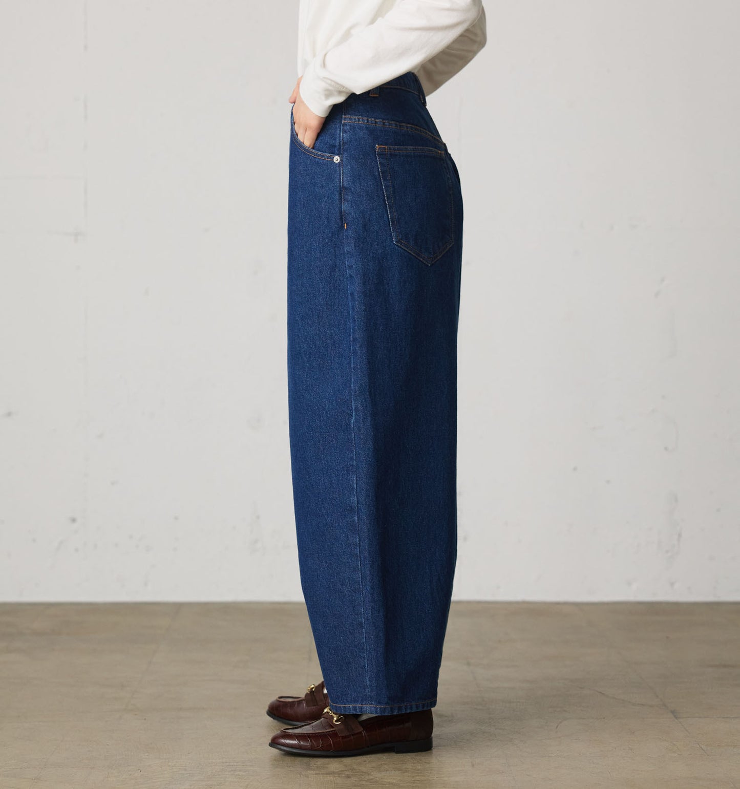 hi-waist curved denim
