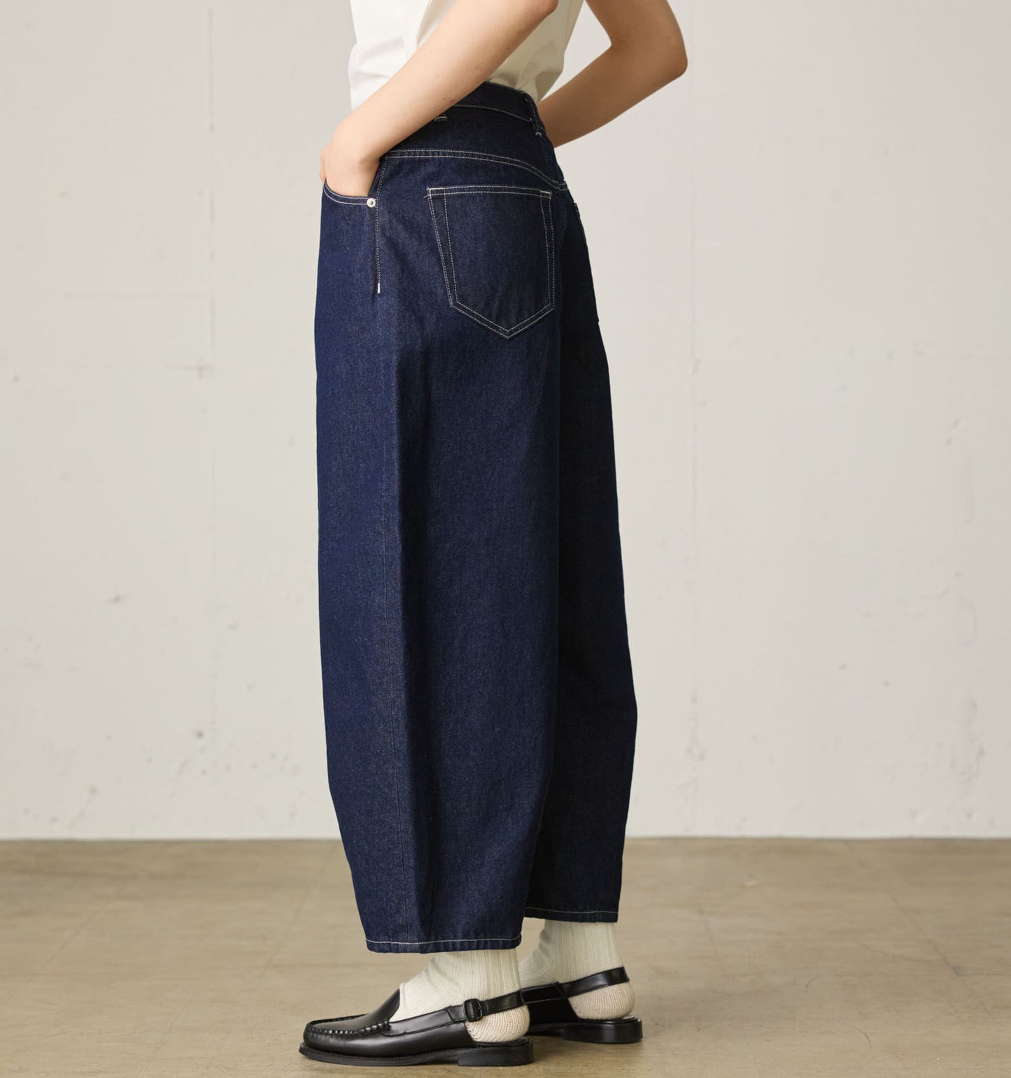 hi-waist curved denim