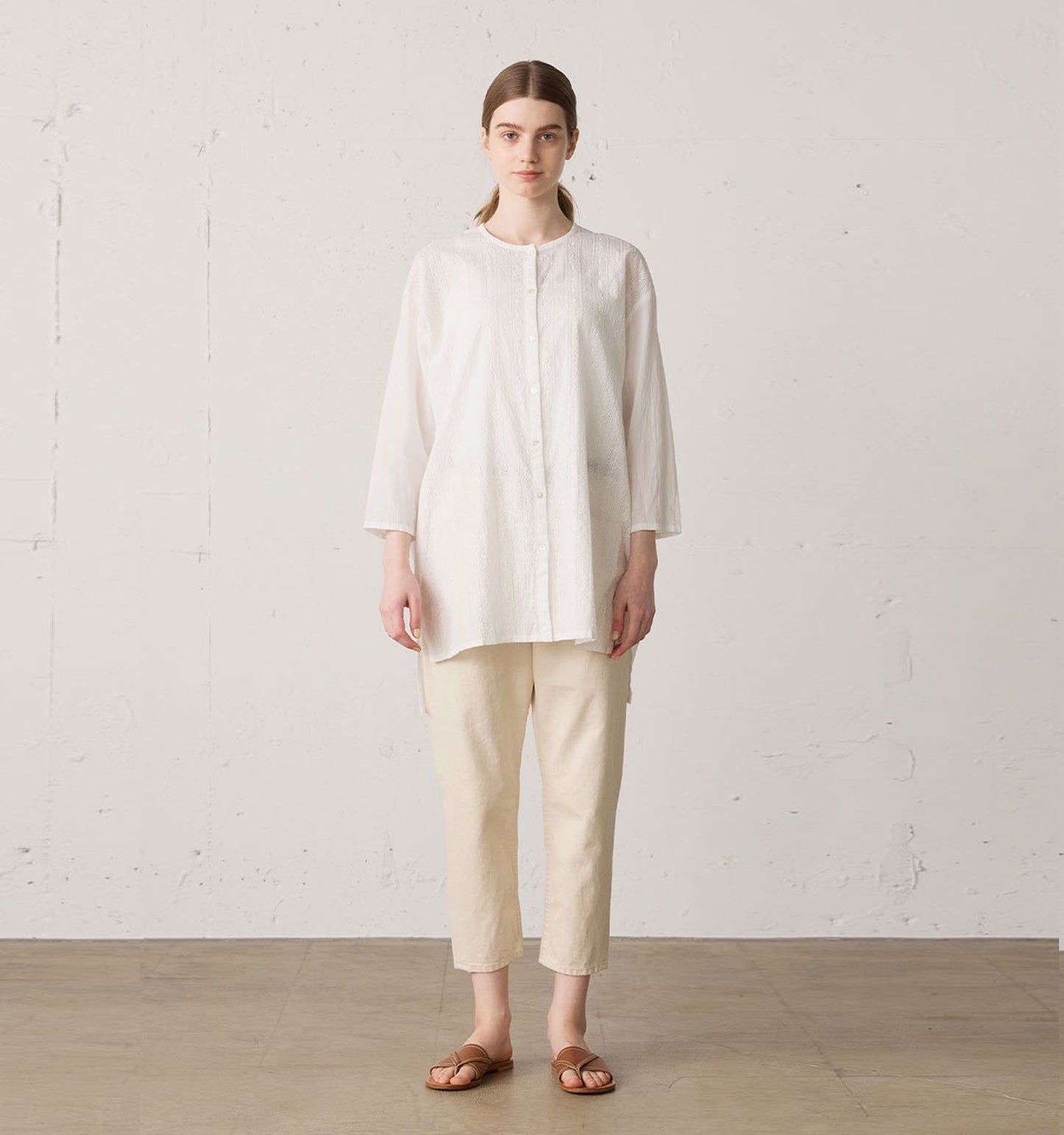 4/5 length white denim pants