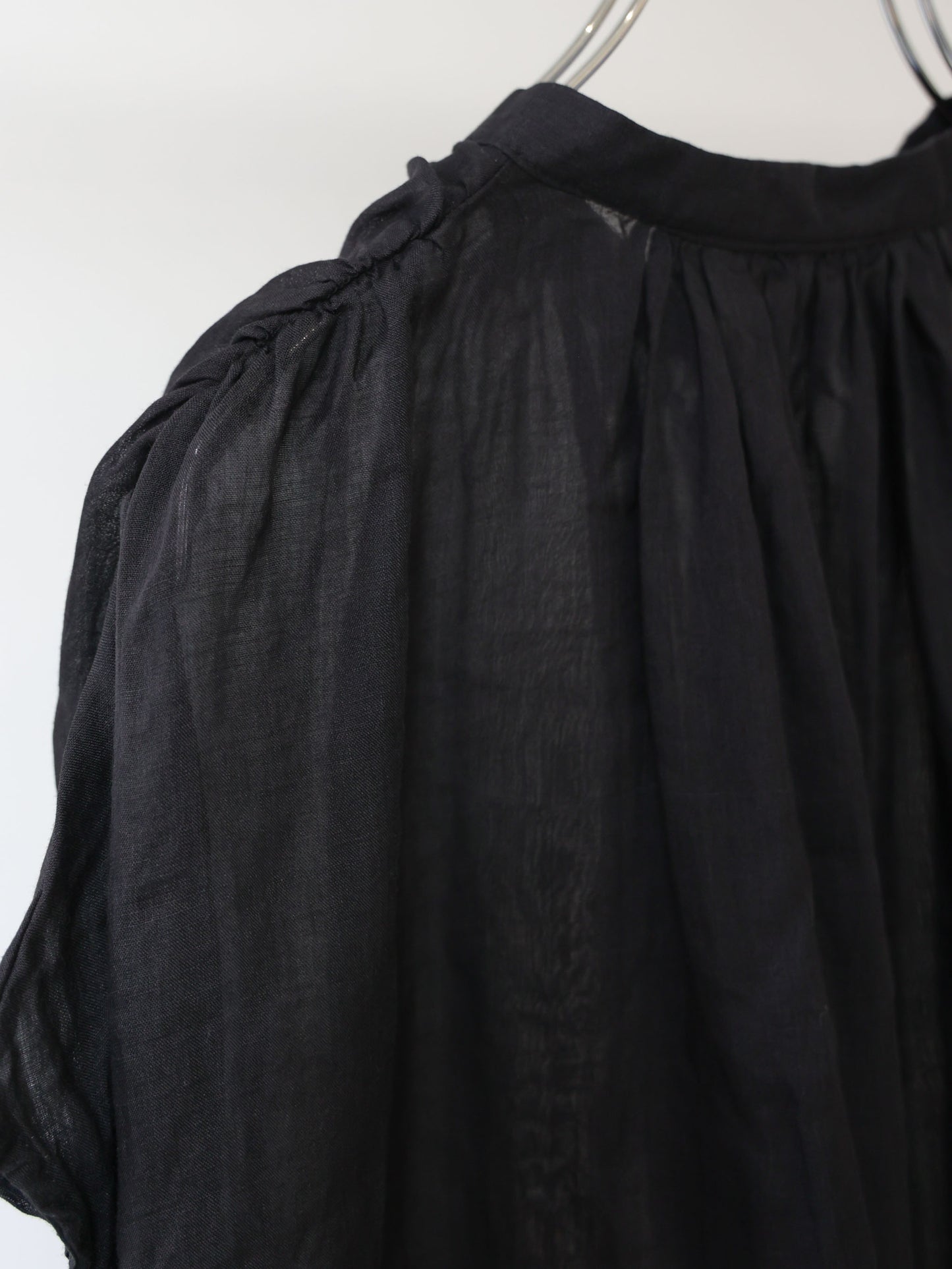 ramie gather nosleeve shirt