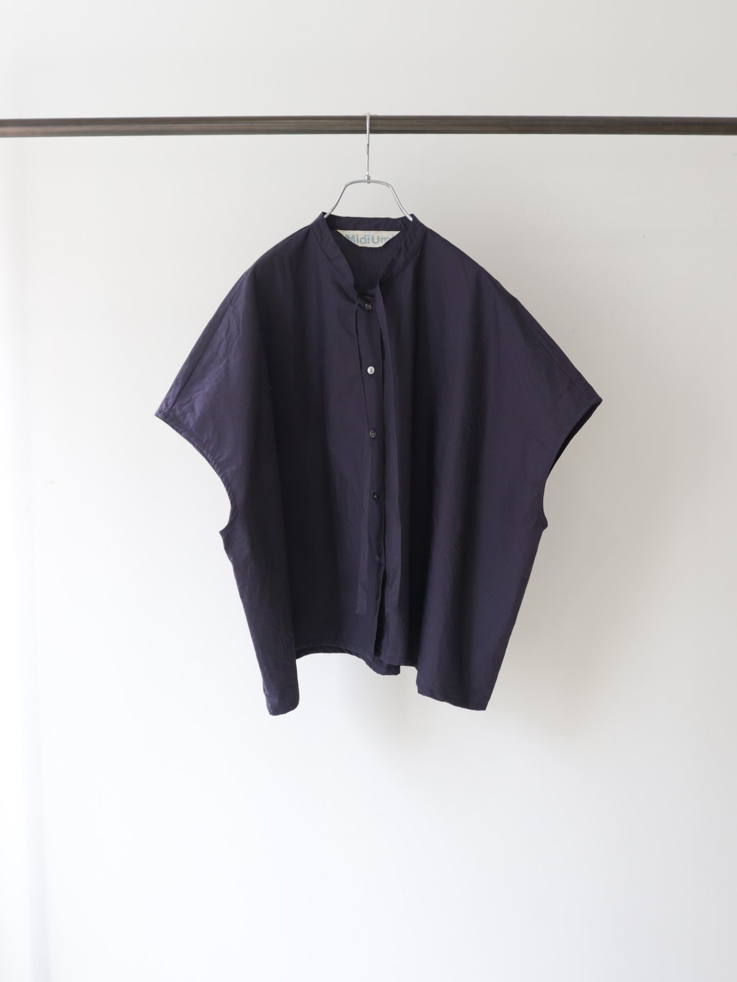 bow-tie wide shirt