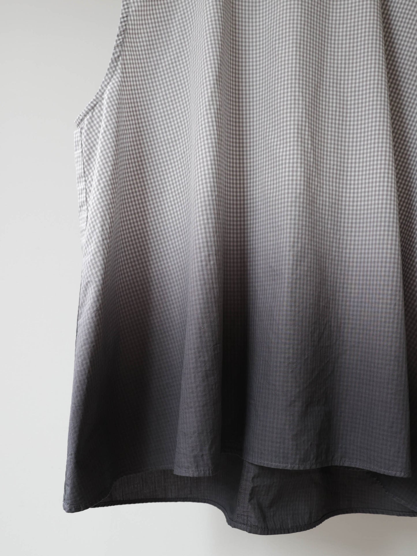 gradation dye nosleeve shirt