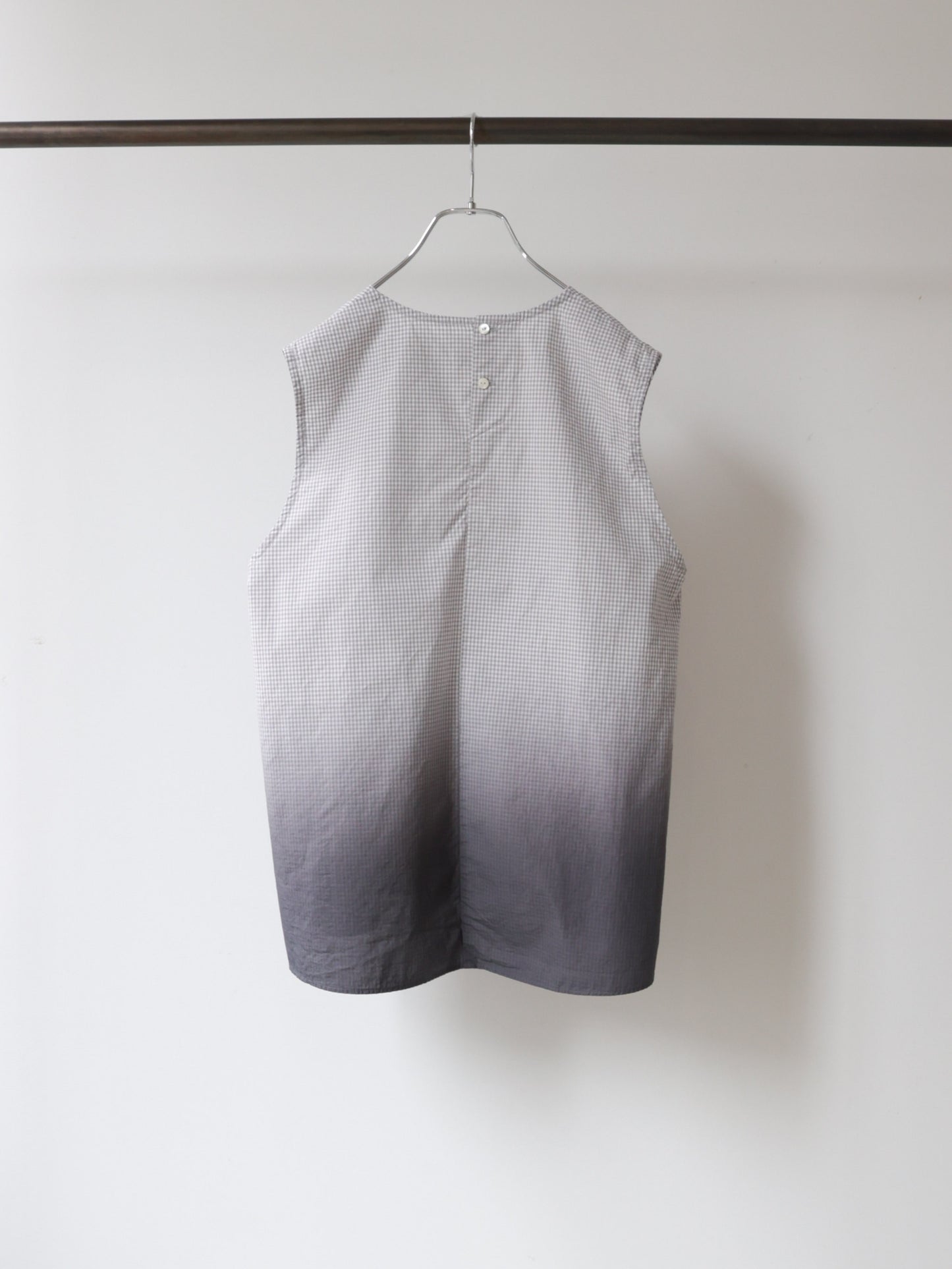 gradation dye nosleeve shirt