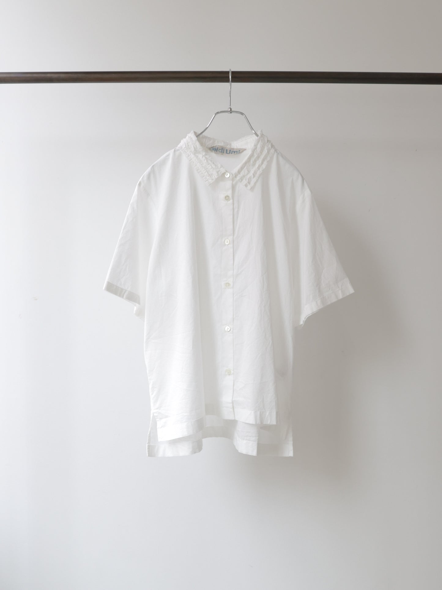 frill collar shirt
