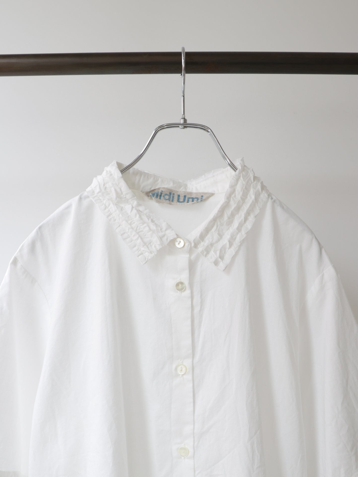 frill collar shirt