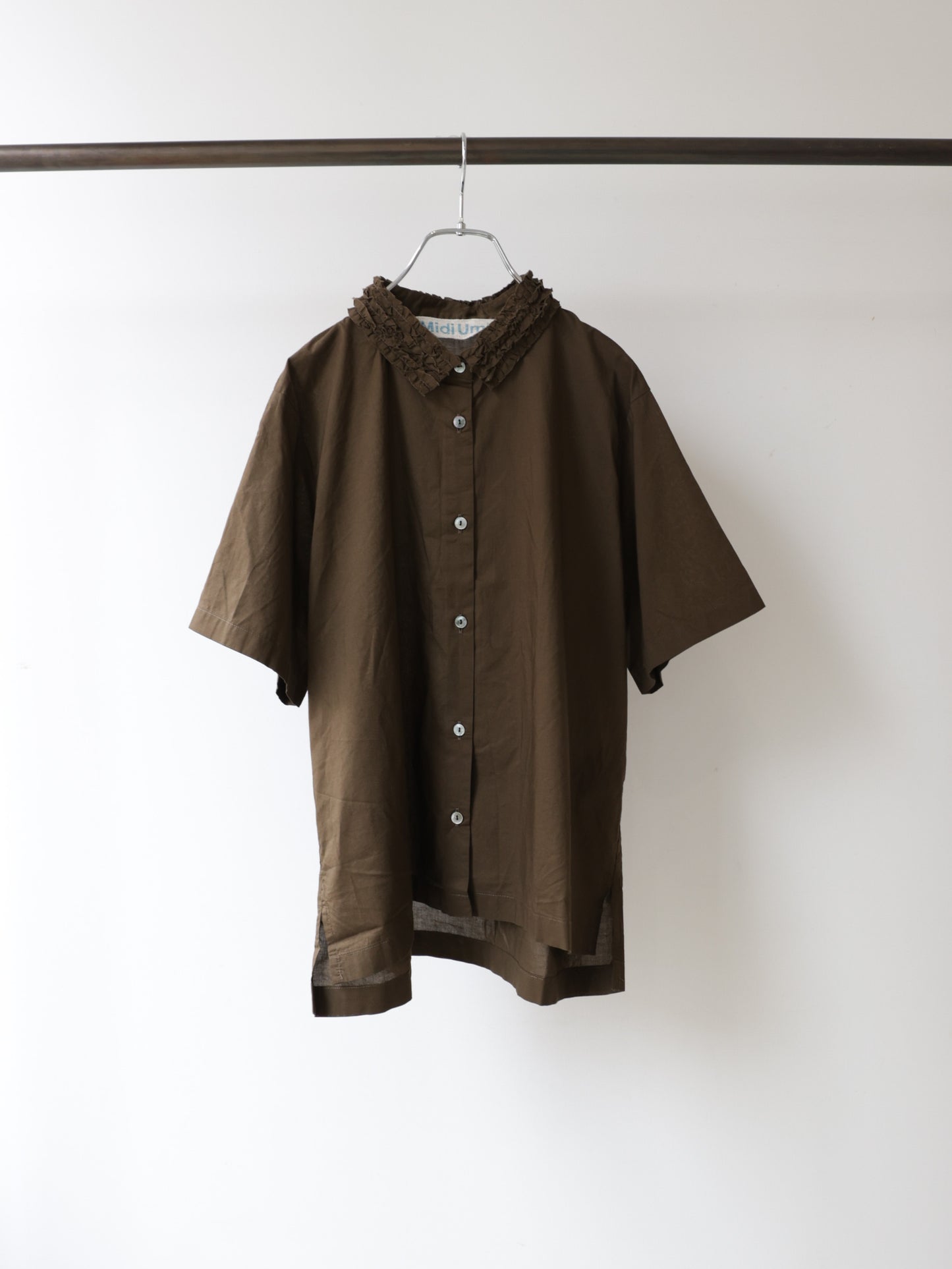 frill collar shirt