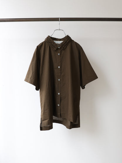 frill collar shirt