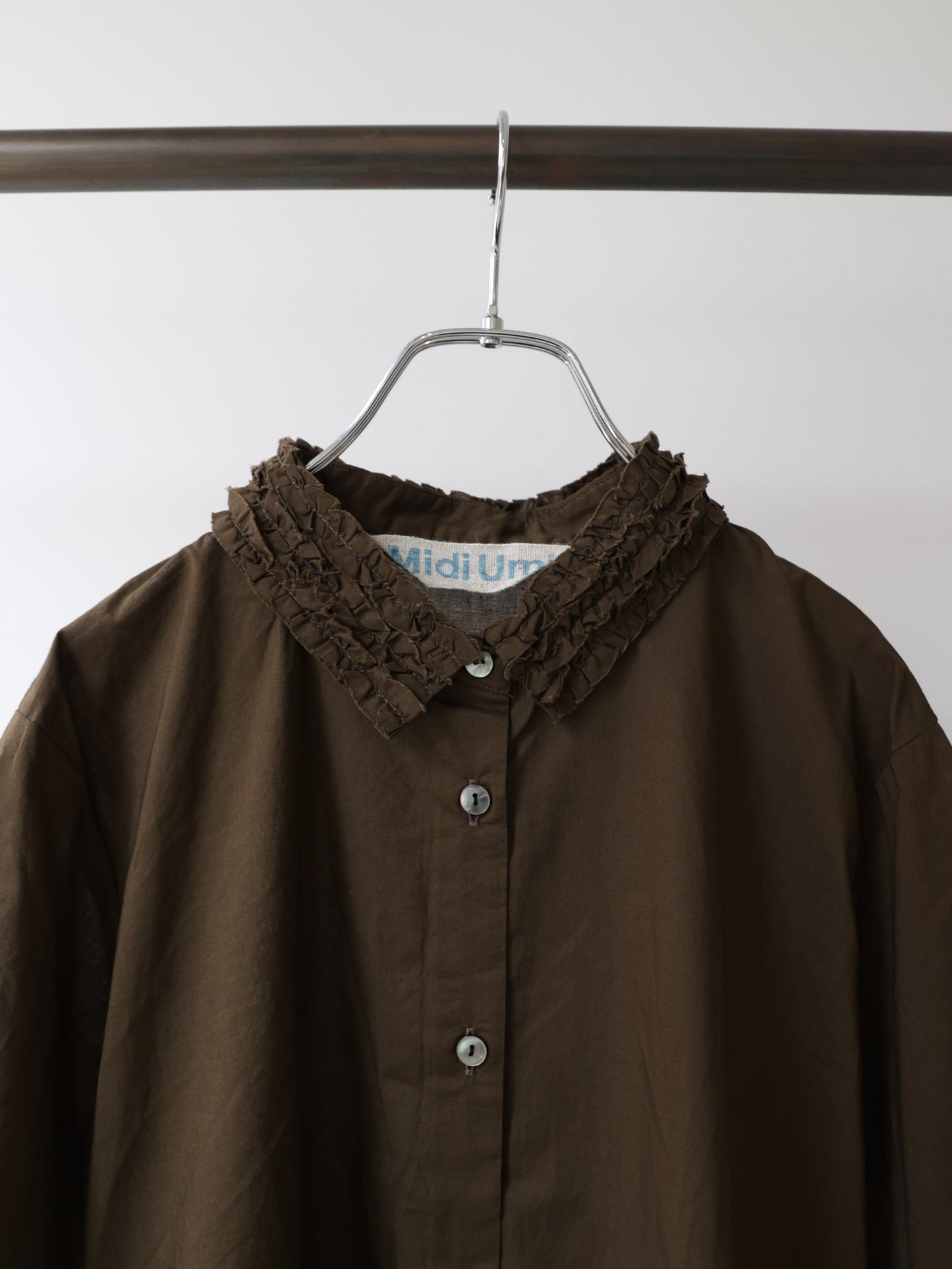 frill collar shirt
