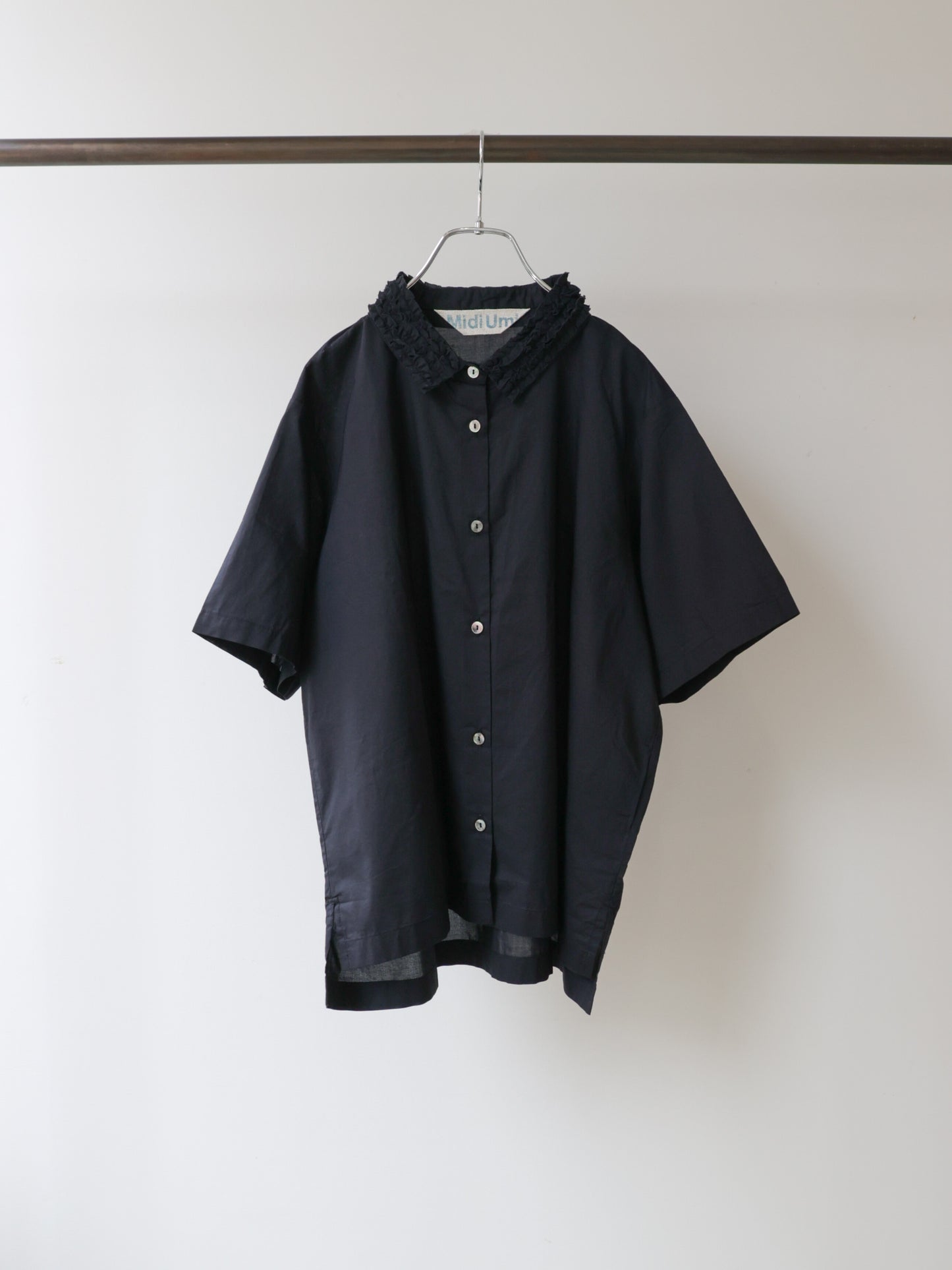 frill collar shirt