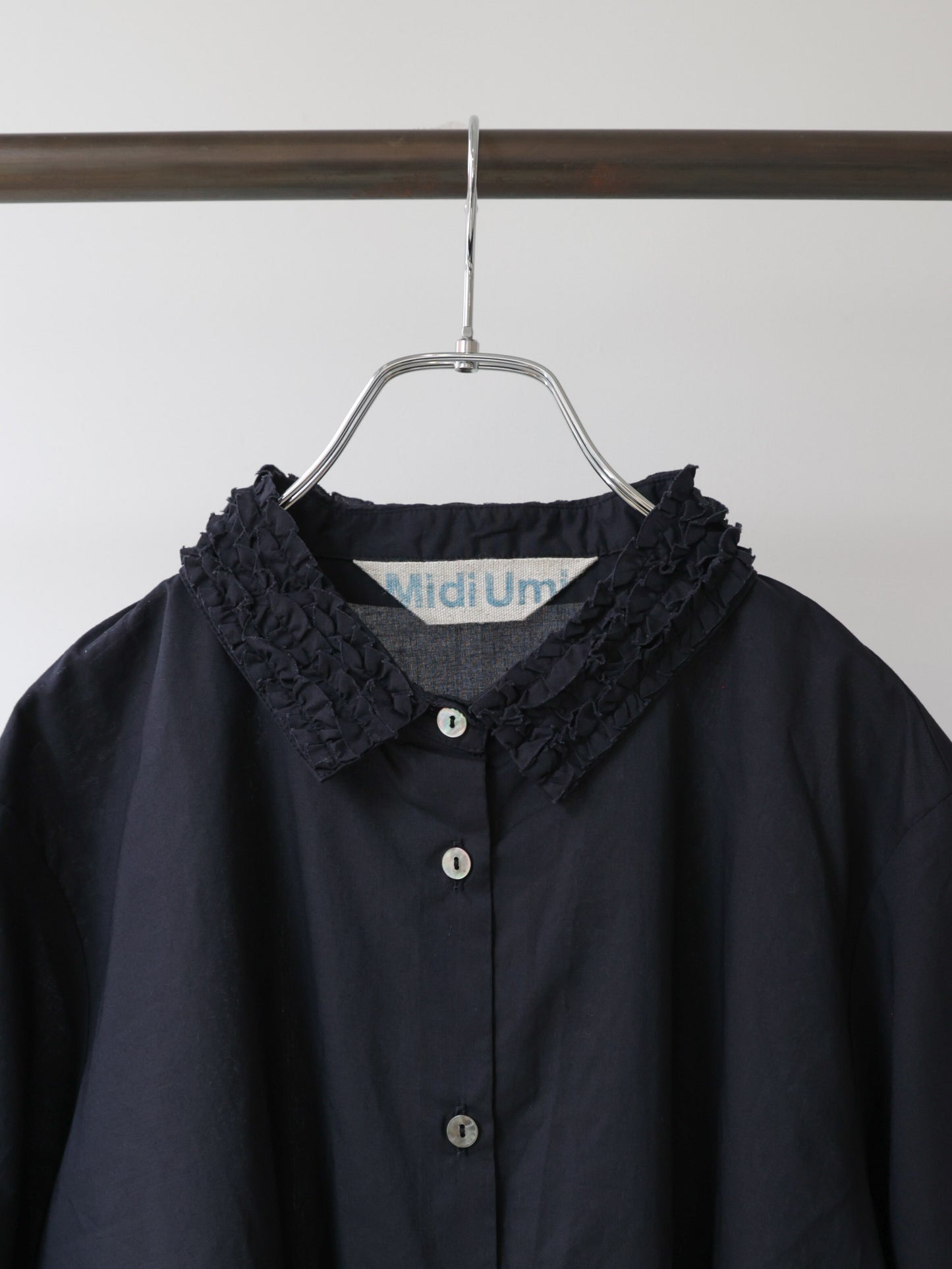 frill collar shirt