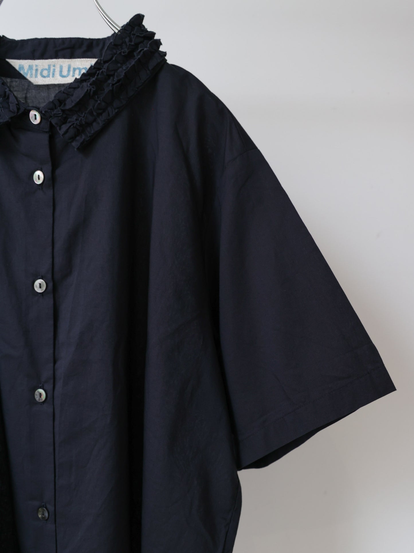 frill collar shirt