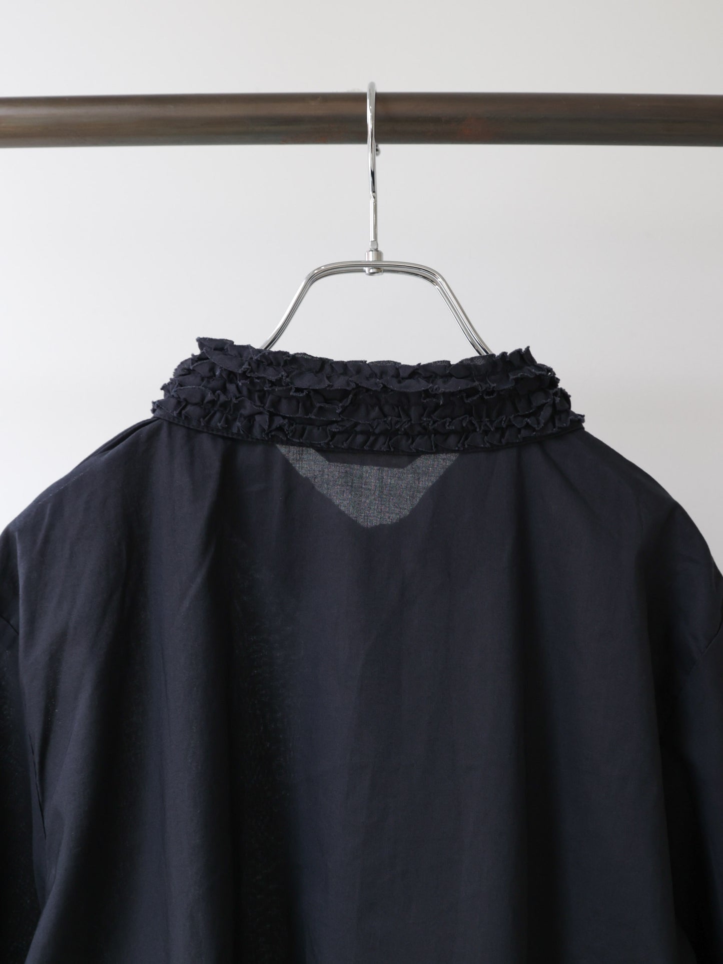 frill collar shirt
