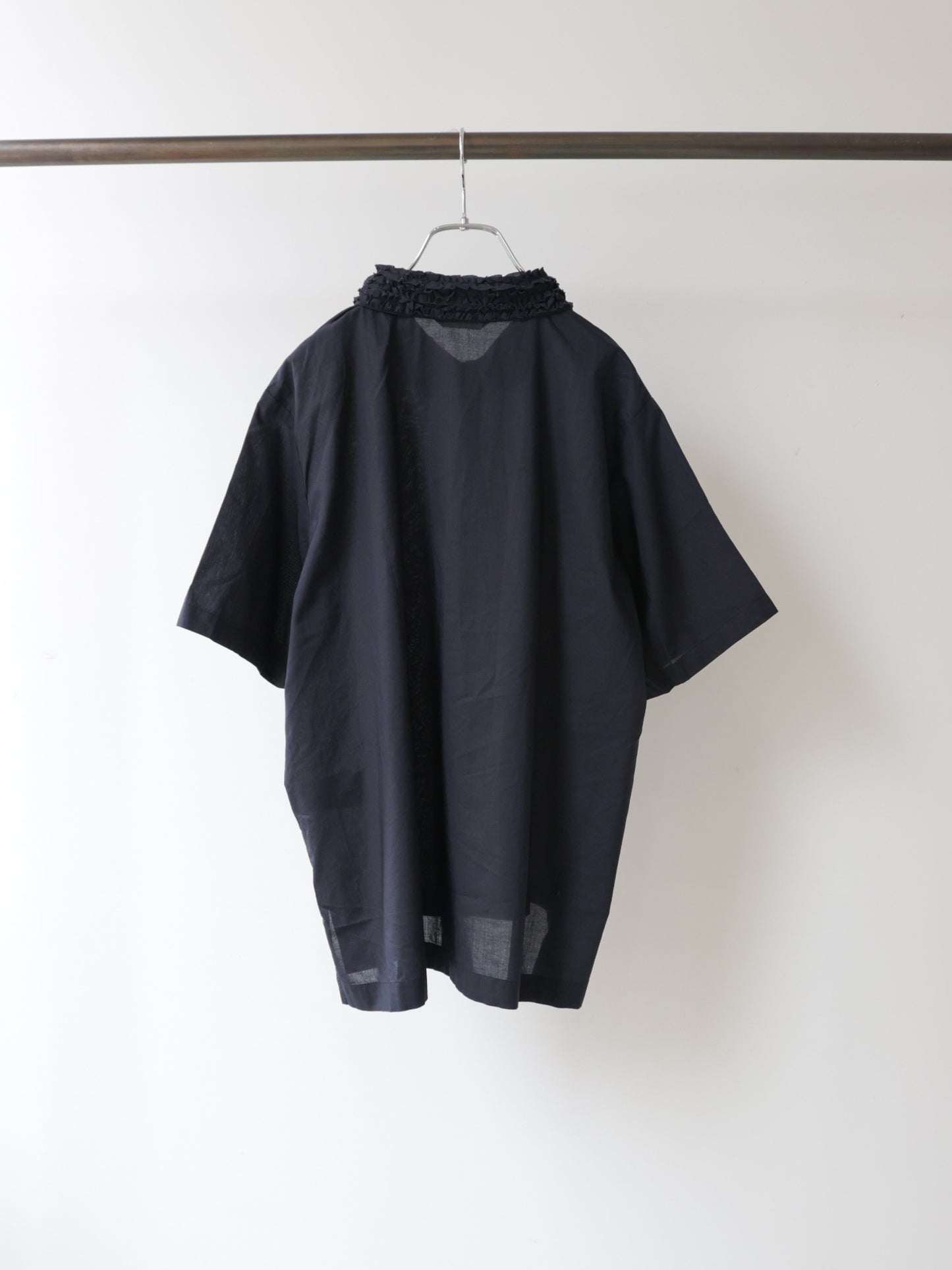 frill collar shirt