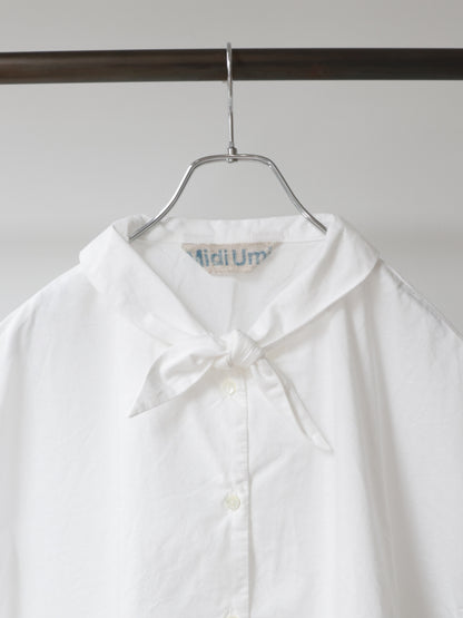 scarf like nosleeve shirt