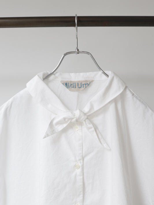 scarf like nosleeve shirt