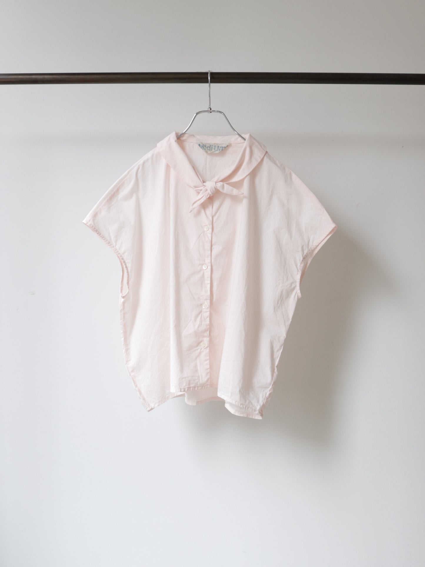 scarf like nosleeve shirt