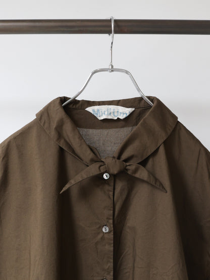 scarf like nosleeve shirt