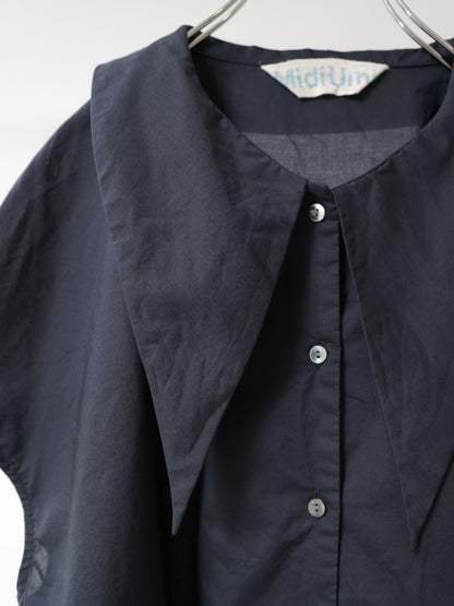 scarf like nosleeve shirt