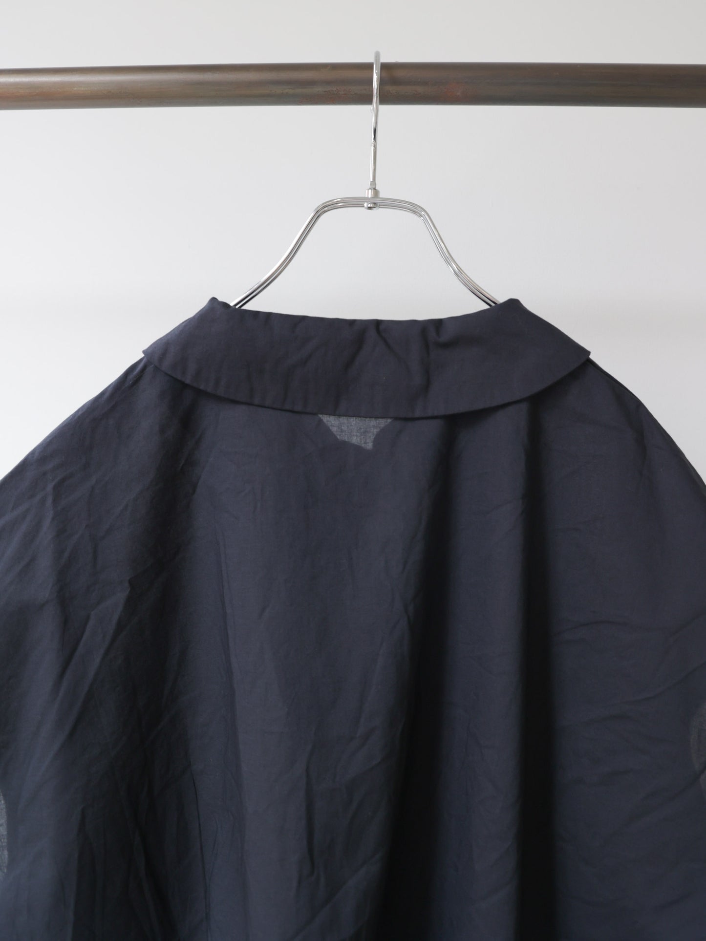 scarf like nosleeve shirt
