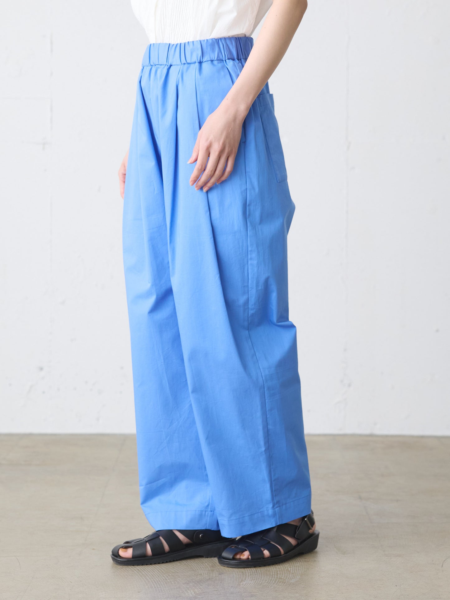 color tuck easy pants