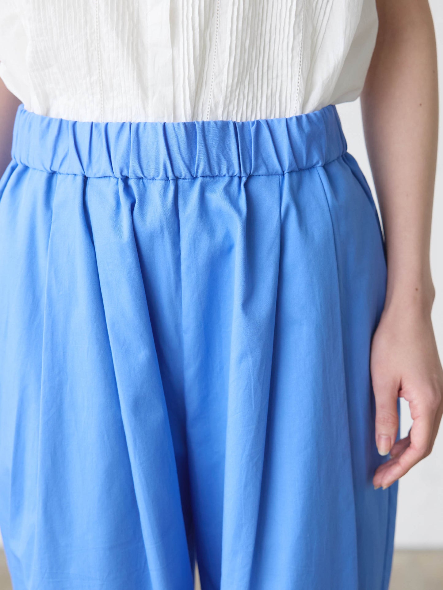 color tuck easy pants