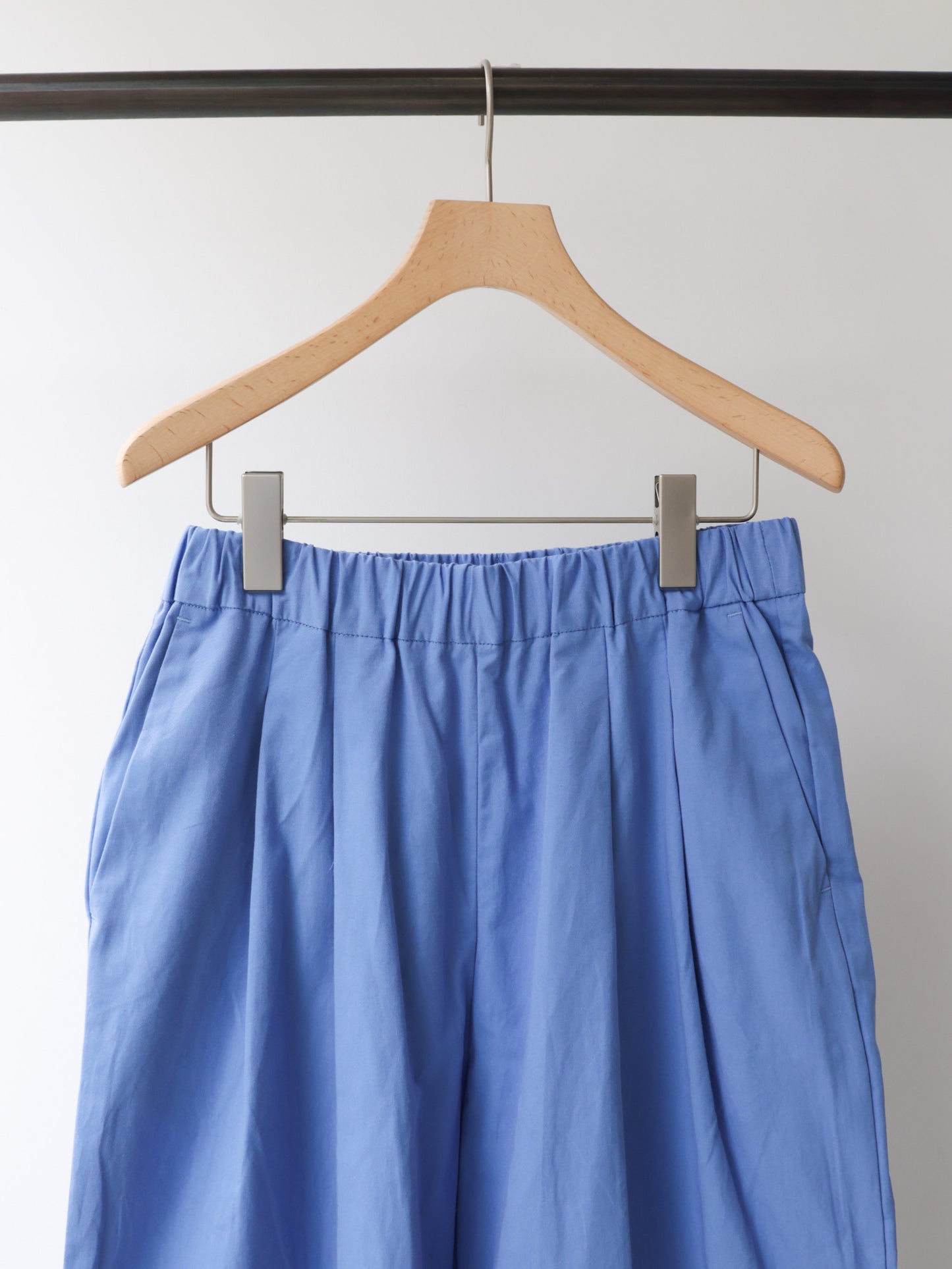 color tuck easy pants