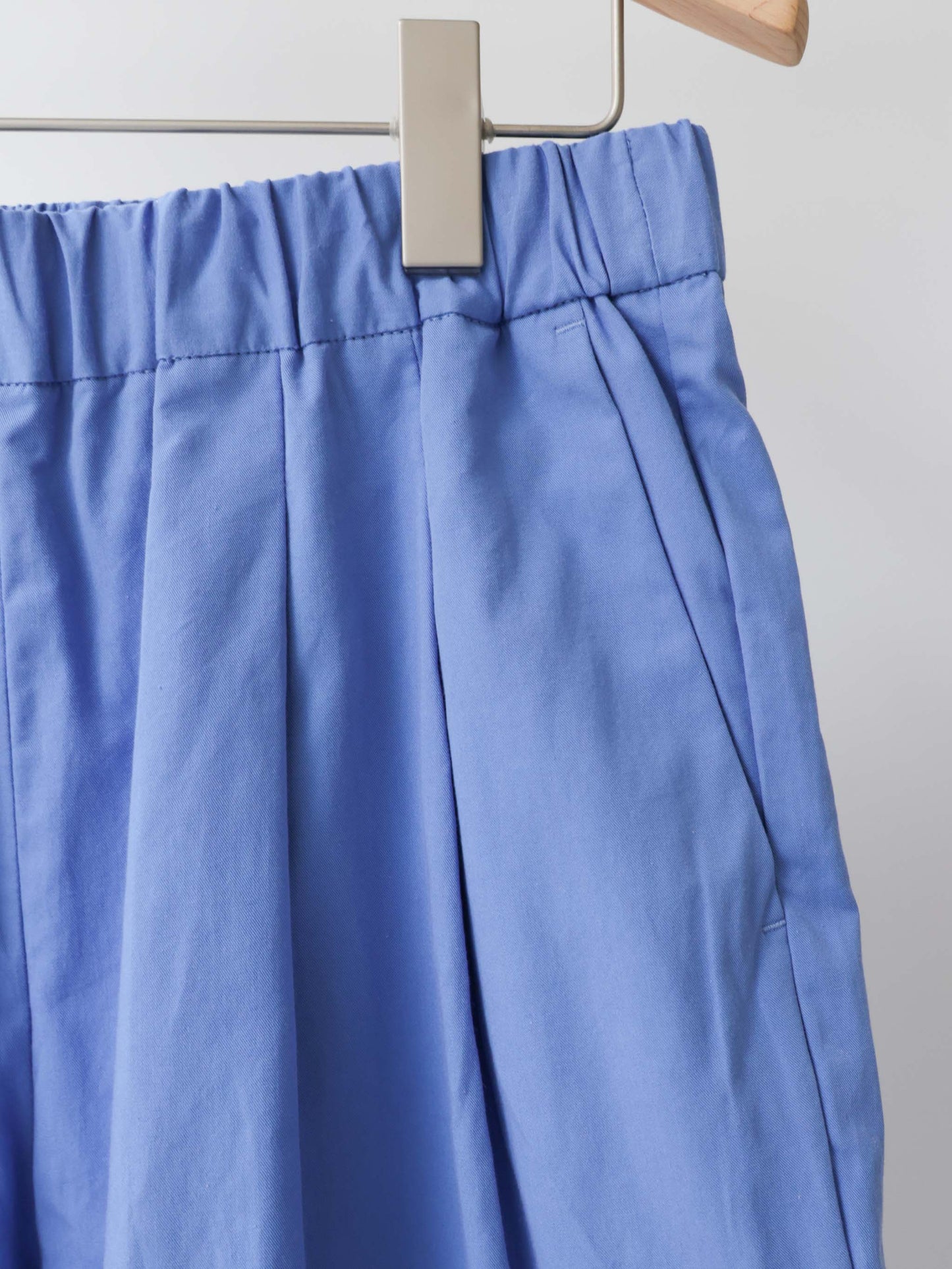 color tuck easy pants
