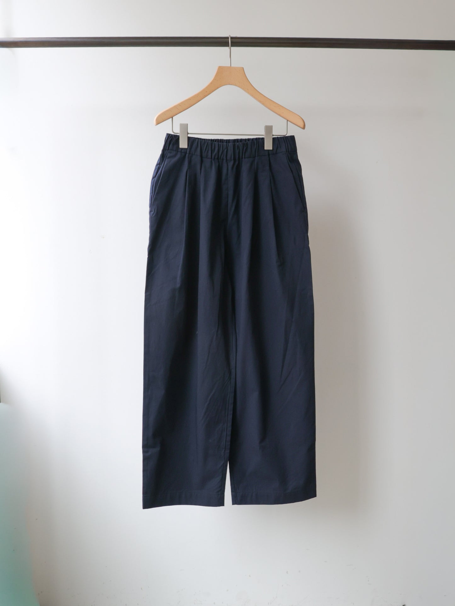color tuck easy pants