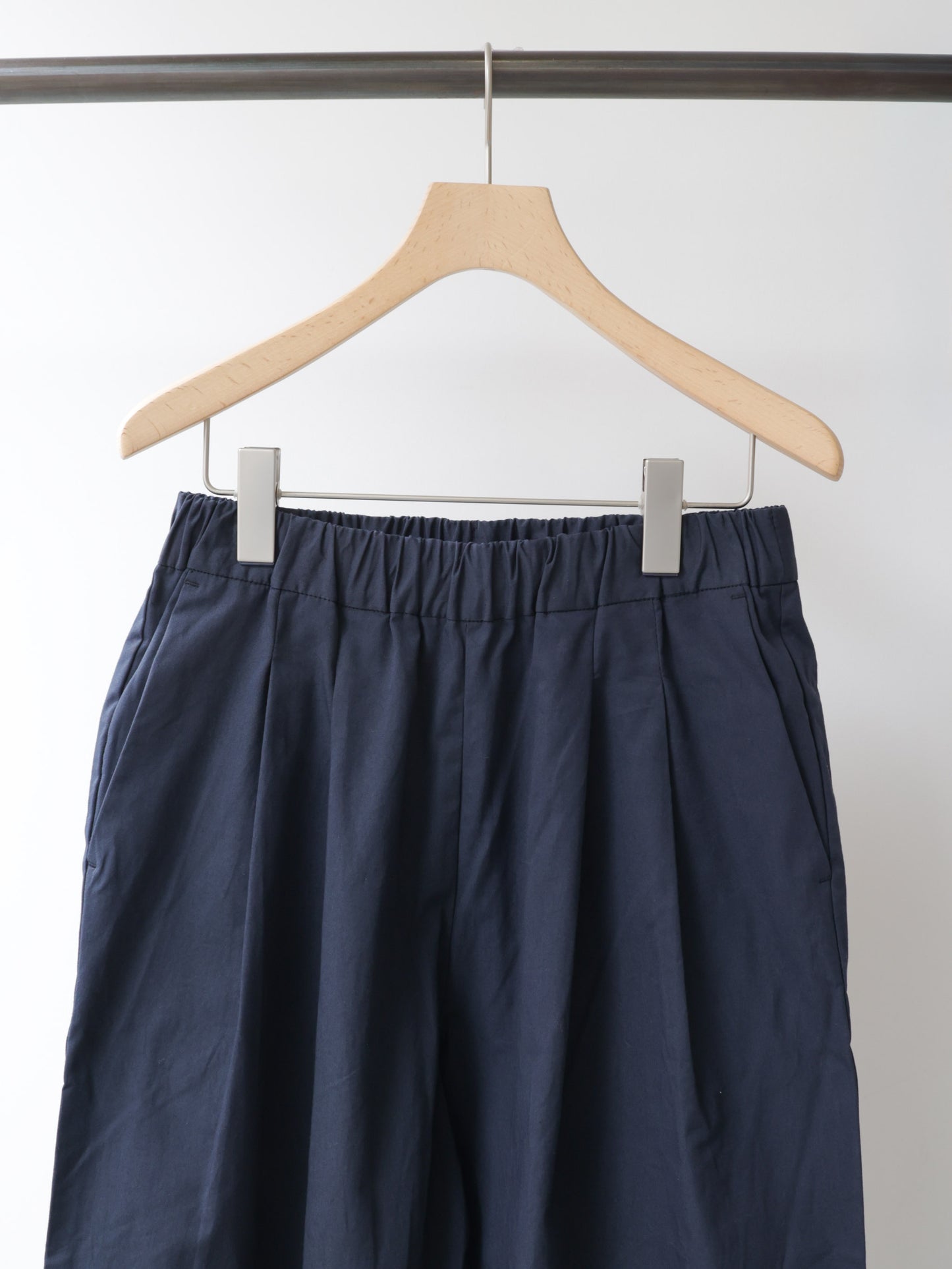 color tuck easy pants