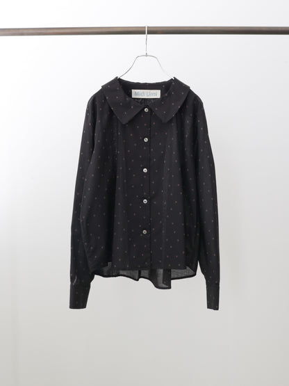 flat collar dots shirt