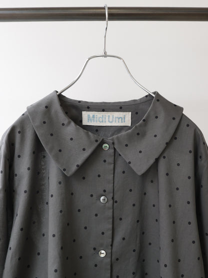 flat collar dots shirt
