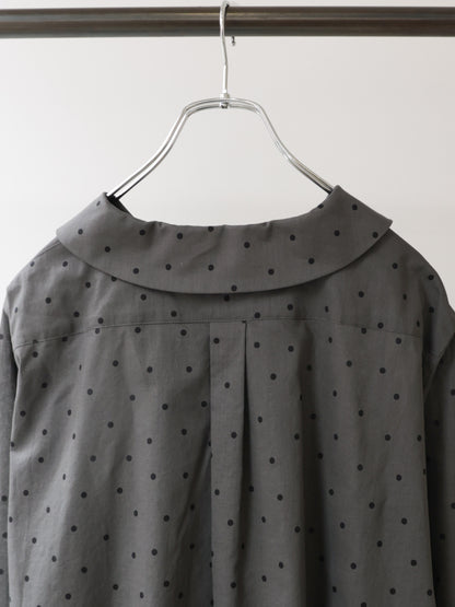 flat collar dots shirt