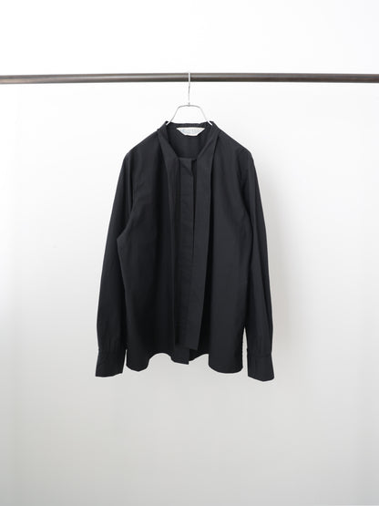 tie-neck shirt
