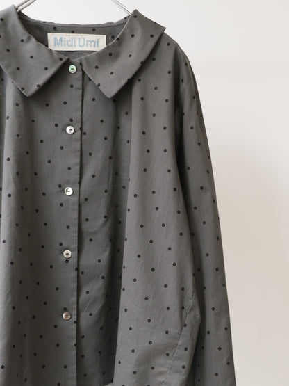flat collar dots shirt