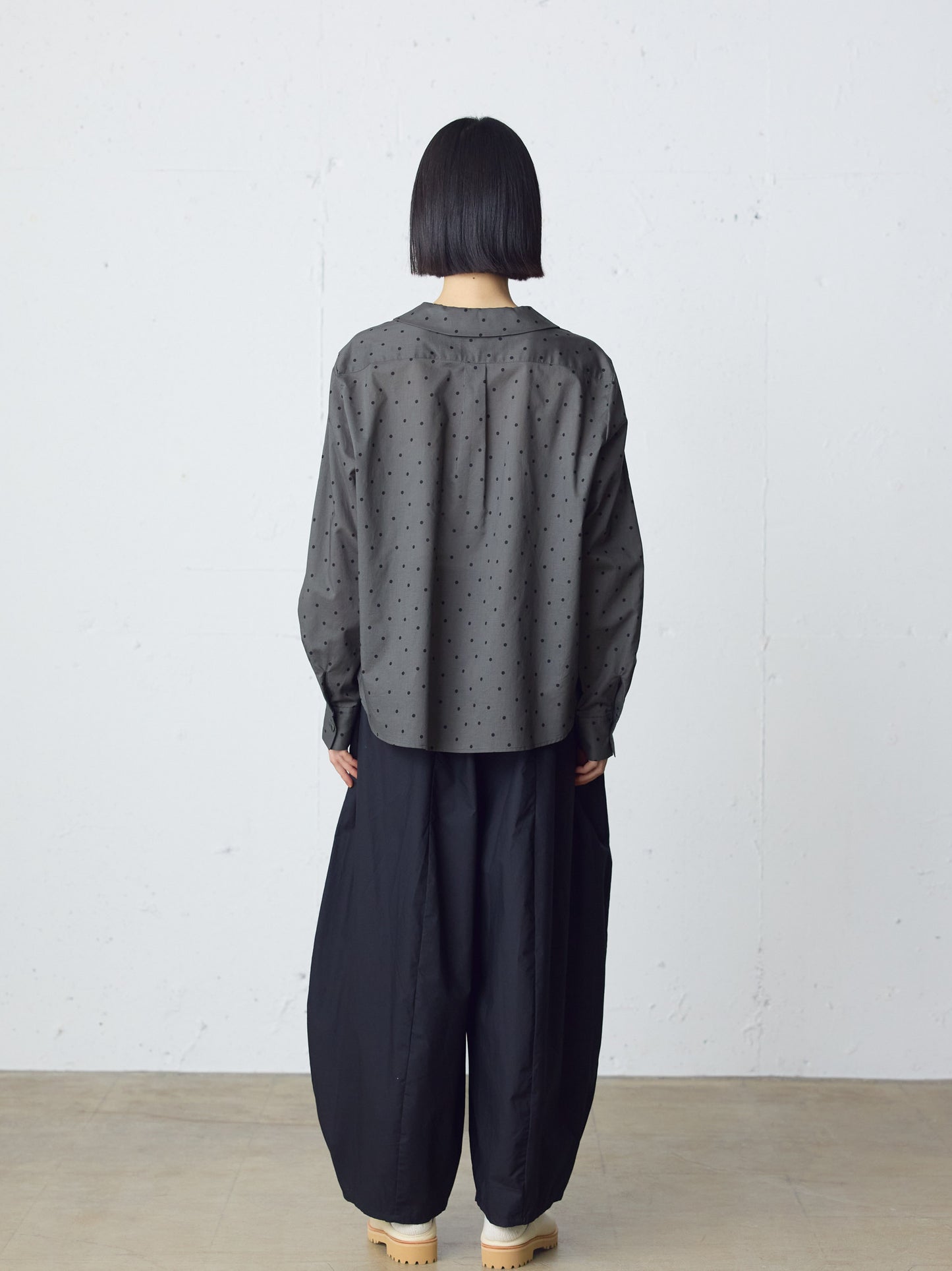 flat collar dots shirt