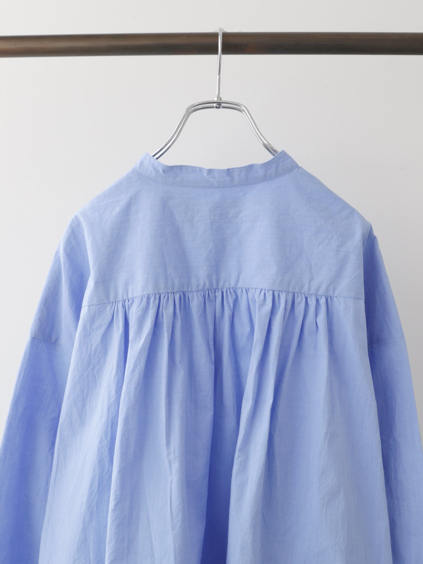 wide back gather shirt