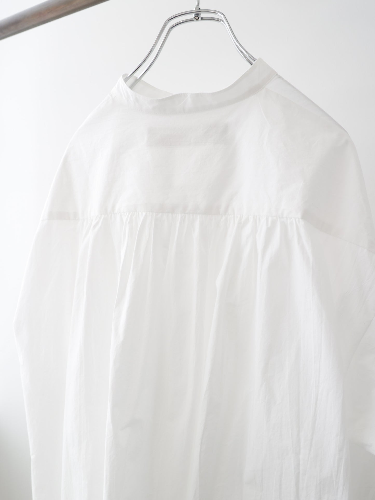 wide back gather shirt