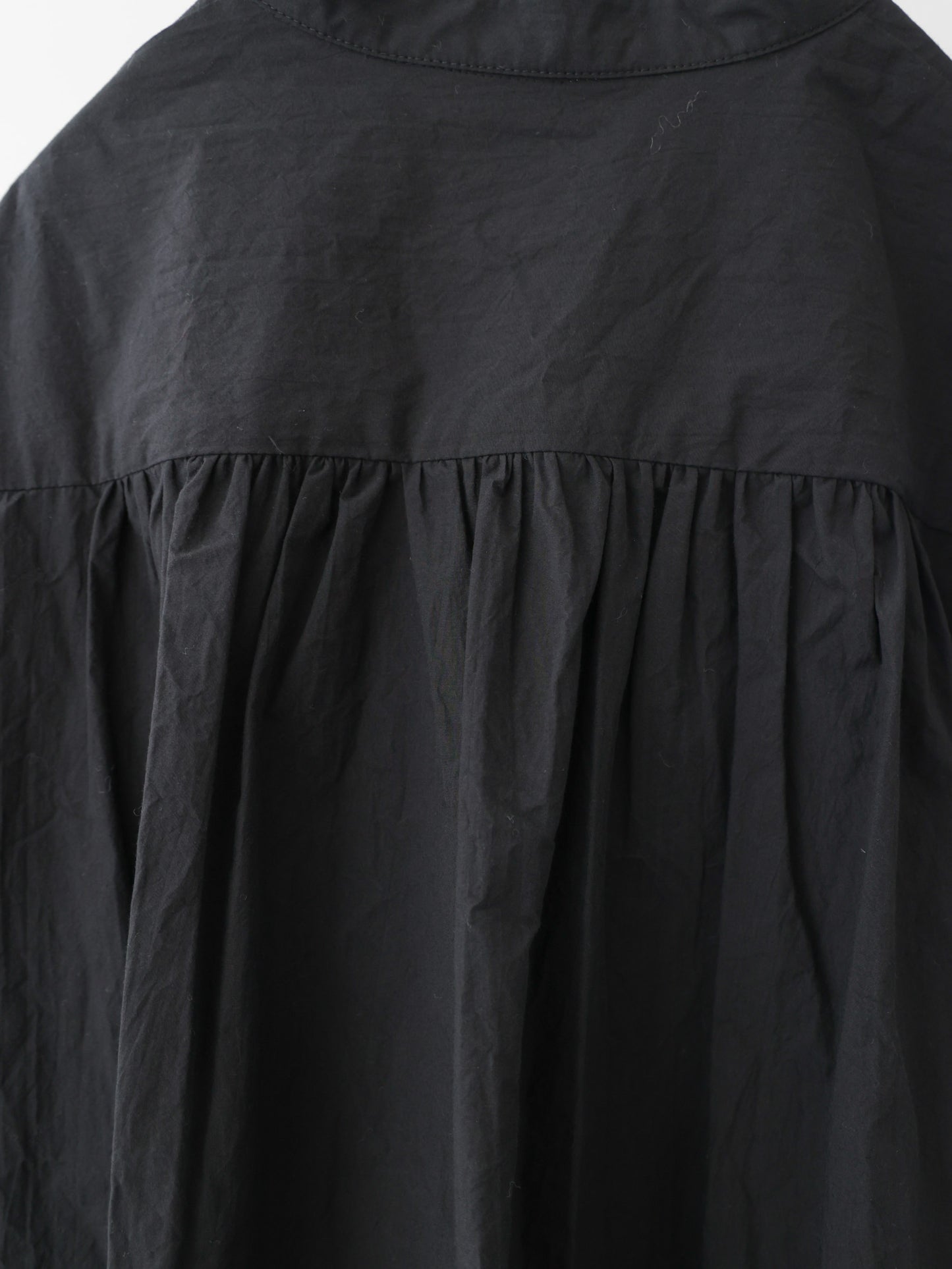 wide back gather shirt