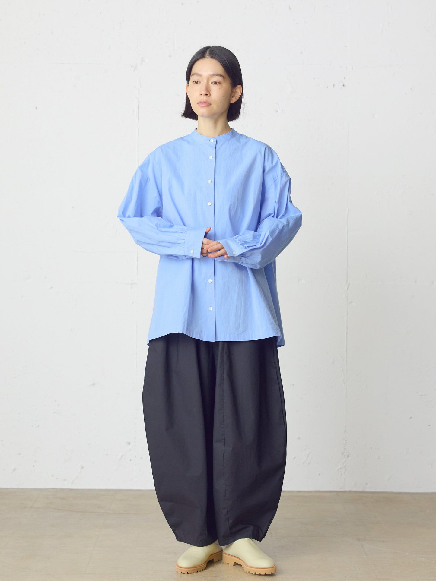 wide back gather shirt