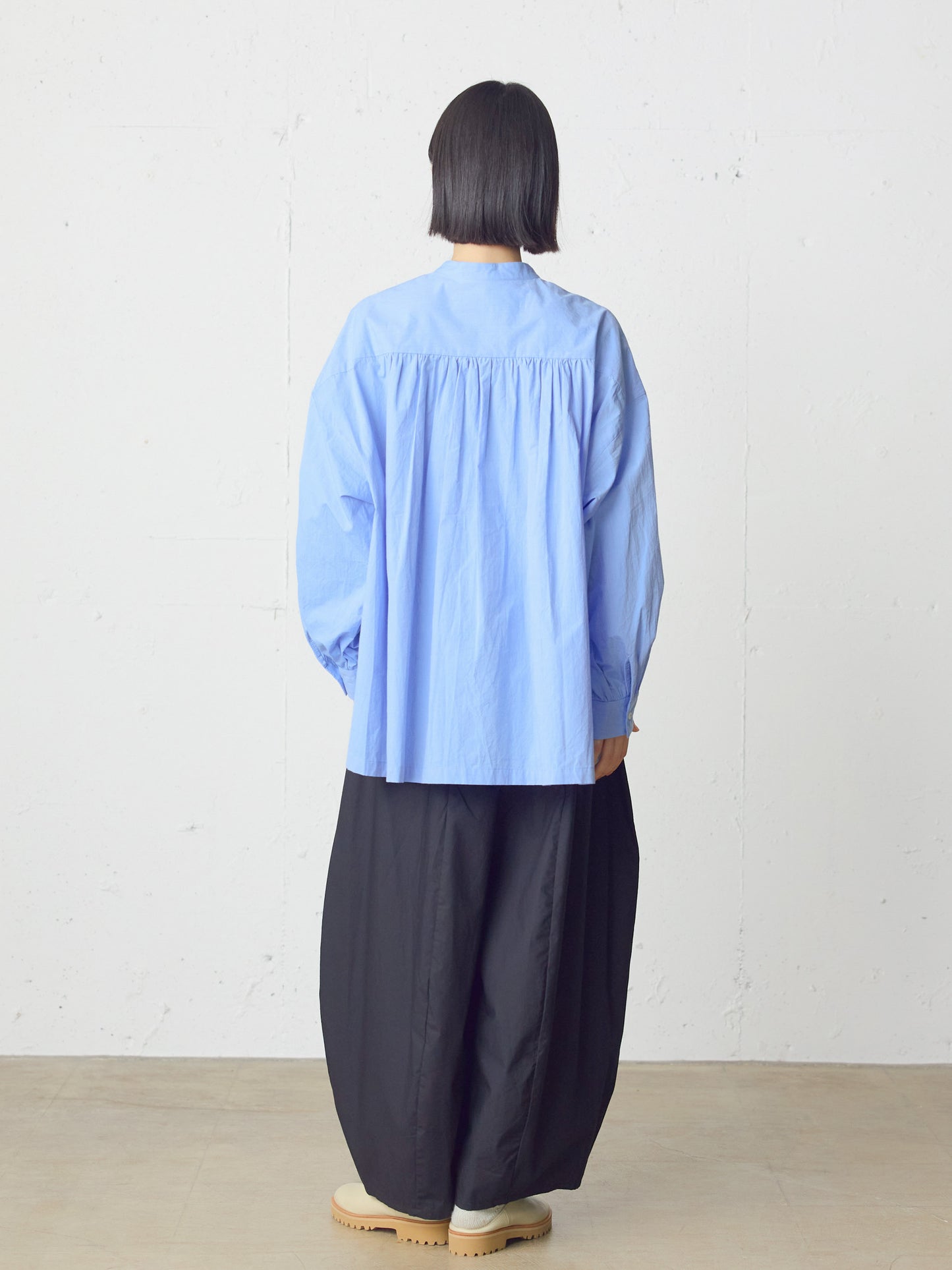wide back gather shirt