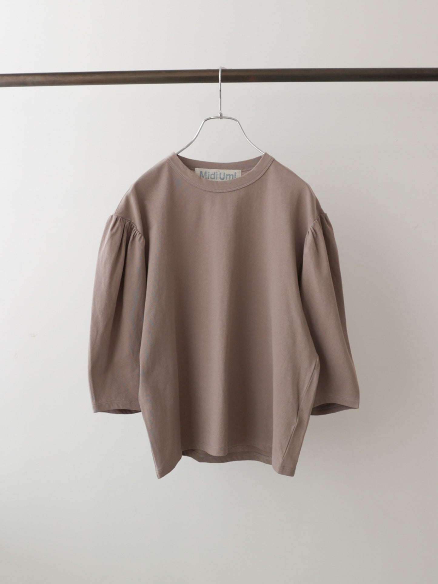 volume sleeve pullover