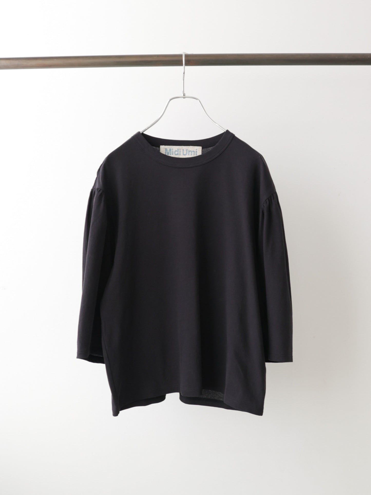 volume sleeve pullover