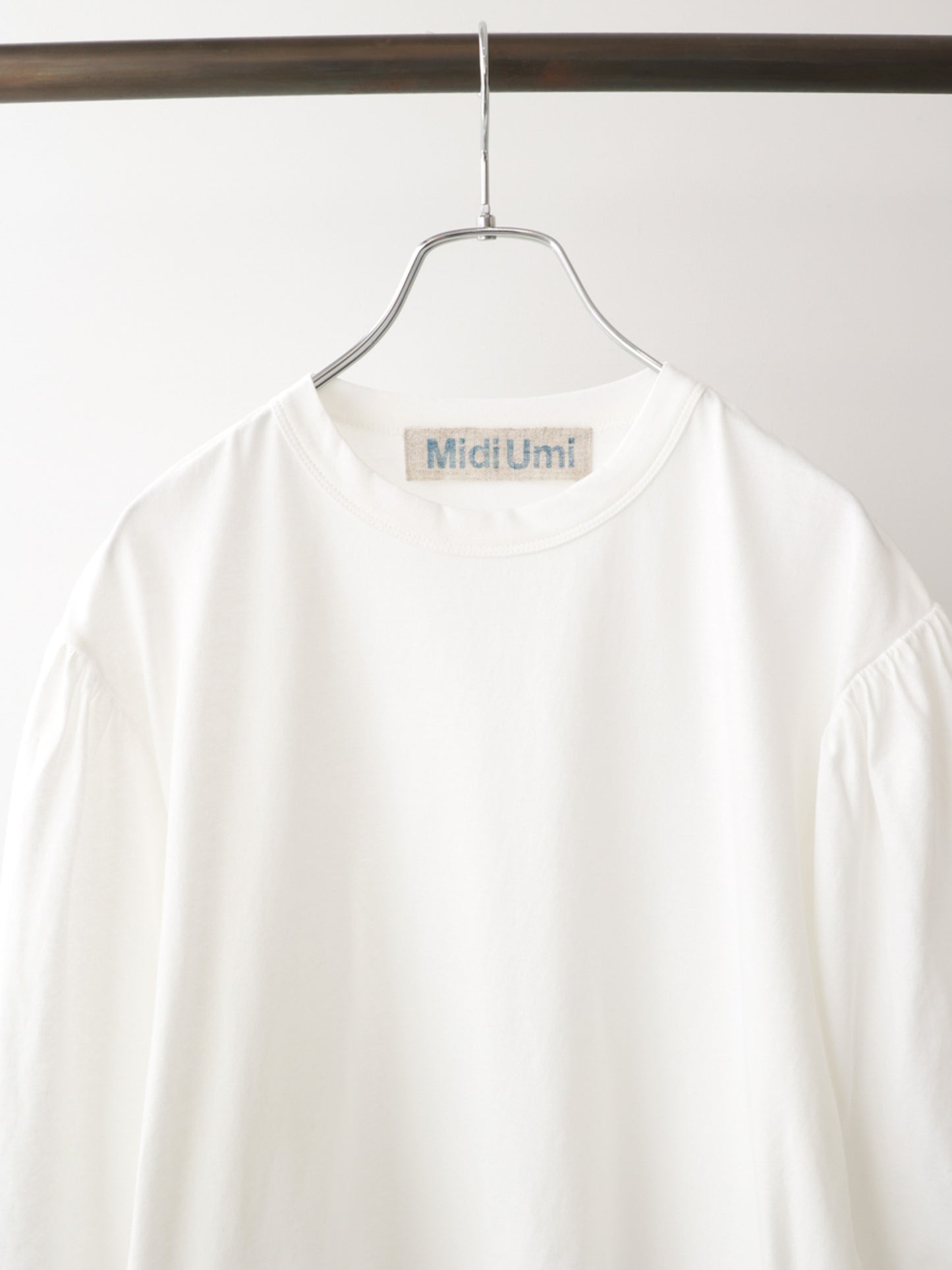 volume sleeve pullover