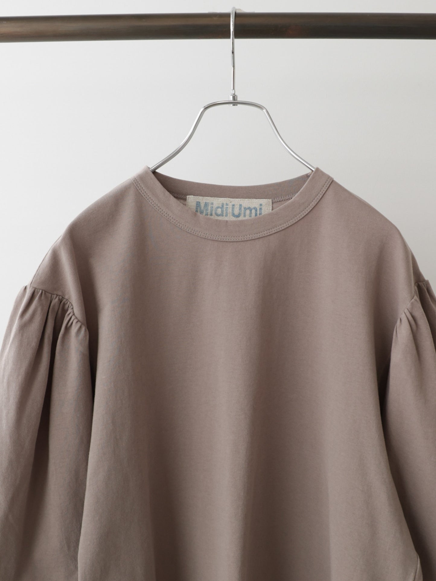 volume sleeve pullover