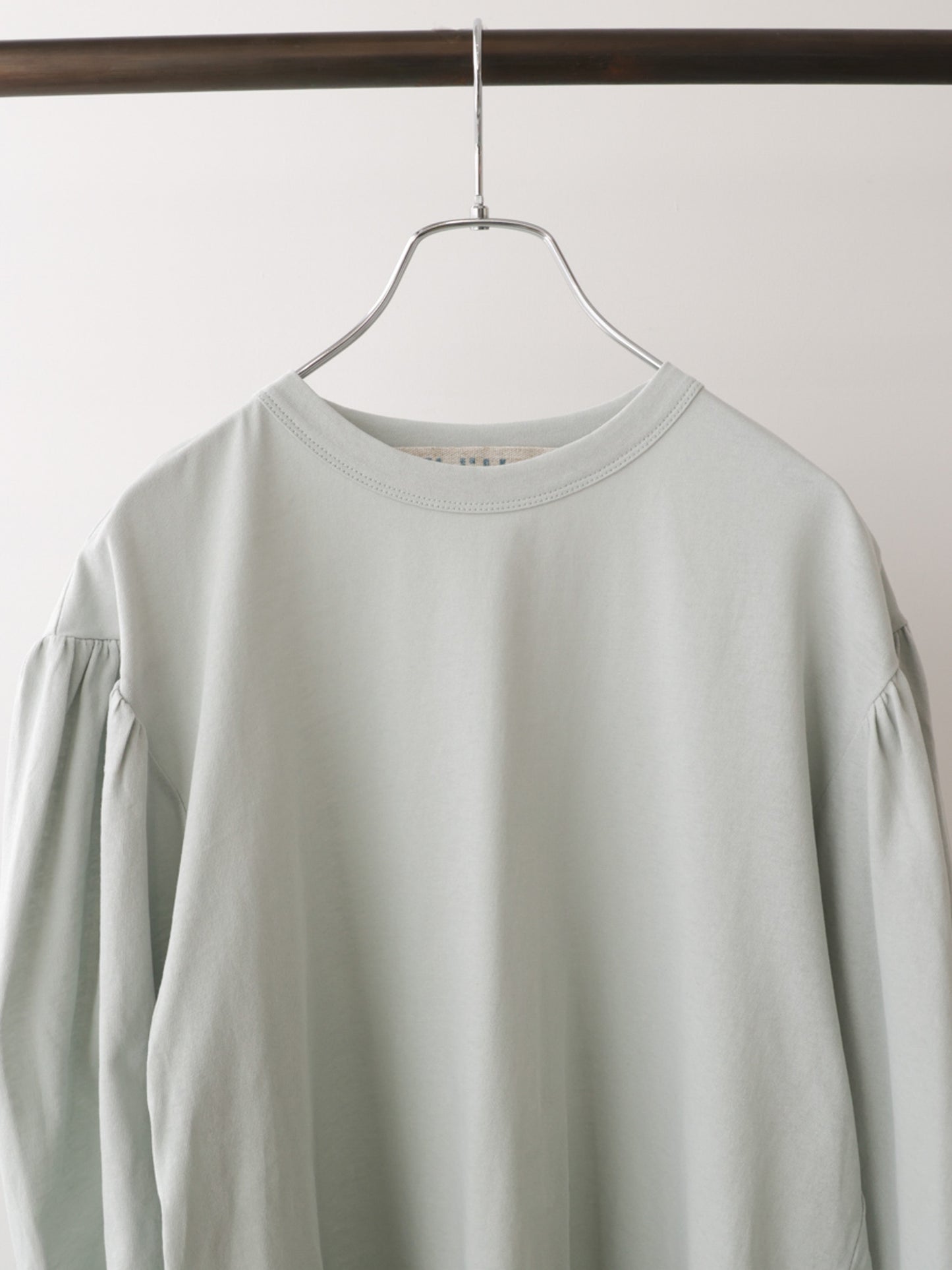 volume sleeve pullover