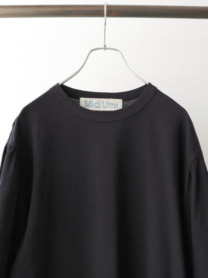 volume sleeve pullover