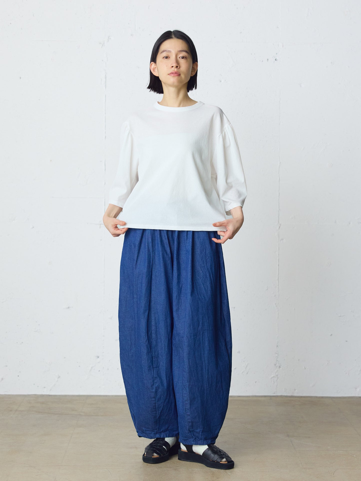 volume sleeve pullover