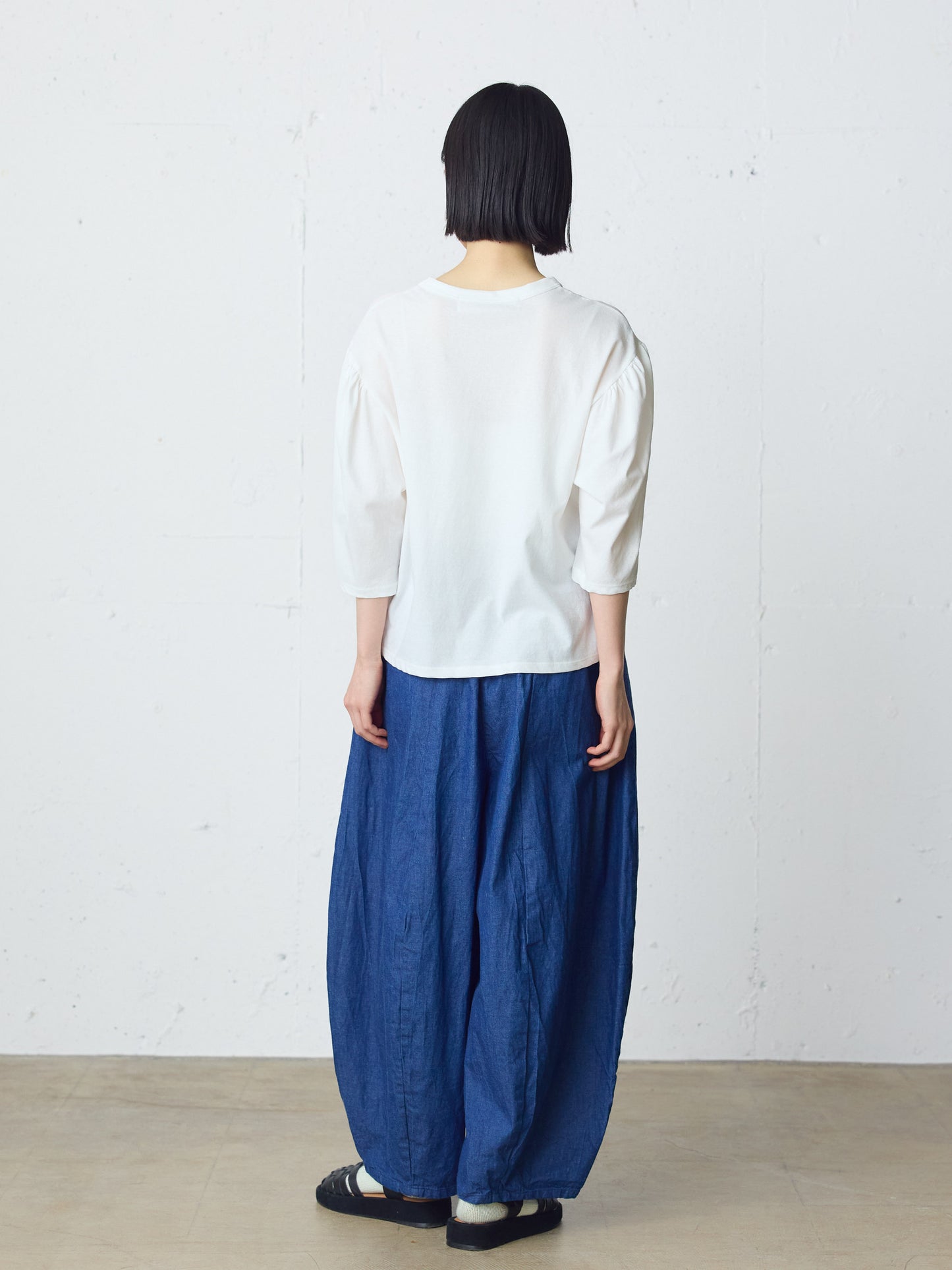 volume sleeve pullover