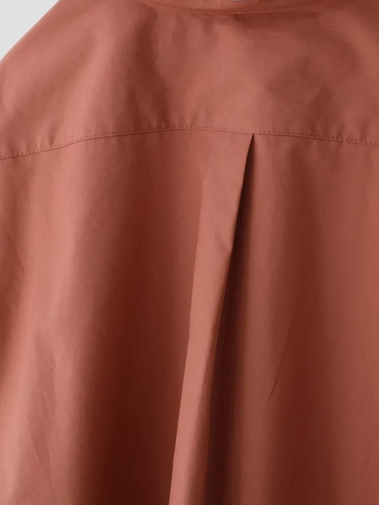 A line band collar shirt